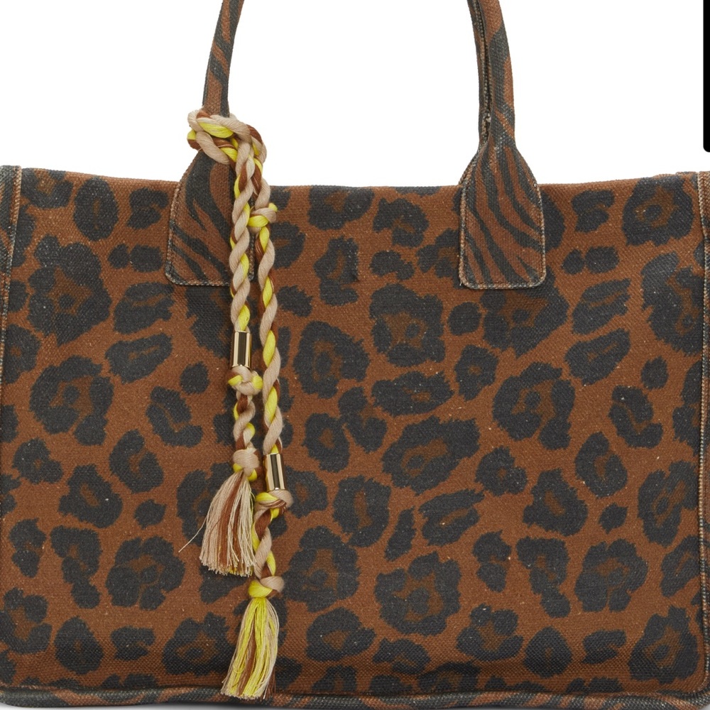 NWT❣️Vince Camuto Leopard Print Canvas Tote